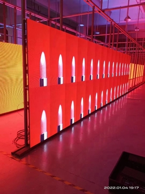 Βίντεο που παρουσιάζει σε P4 επίδειξη των RGB υπαίθριων οδηγήσεων για την υψηλή φωτεινότητα Adveristing