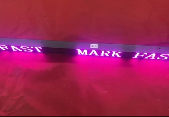 Προσαρμοσμένο να τυλίξει των οδηγήσεων P4RGB σημάδι 7M μήκος με το συνδέσιμο σχέδιο και τη λεπτή περίπτωση