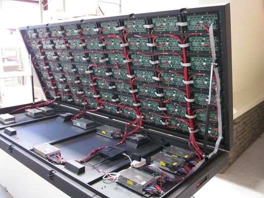 SMD 4mm σημάδι πινάκων διαφημίσεων των μπροστινών προσανατολισμένων προς τις υπηρεσίες οθόνης οδηγήσεων επιτροπής υπαίθριων