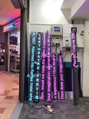 Κινούμενος πίνακας σημαδιών των RGB οδηγήσεων συνήθειας P3mm με τον ανταλλάκτη 16port
